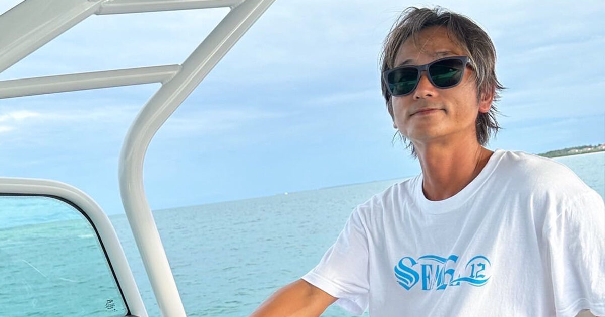 元DA PUMP宮良忍、引退後32歳で沖縄の民宿継ぐ。クルージングツアーでは自ら船を操縦。